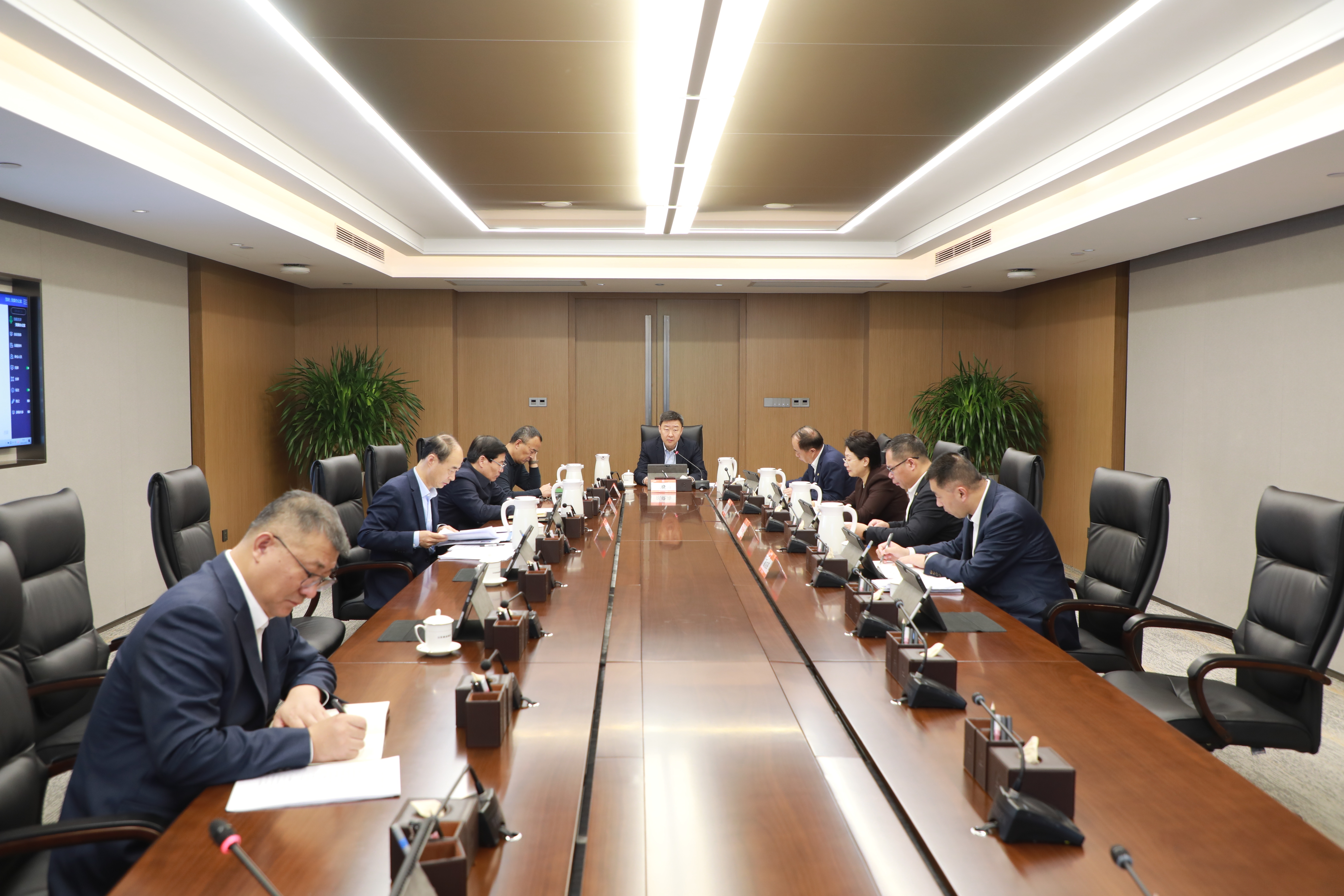 集团党委常委会召开聚会 转达学习习近平总书记主要致辞精神 研究有关事项