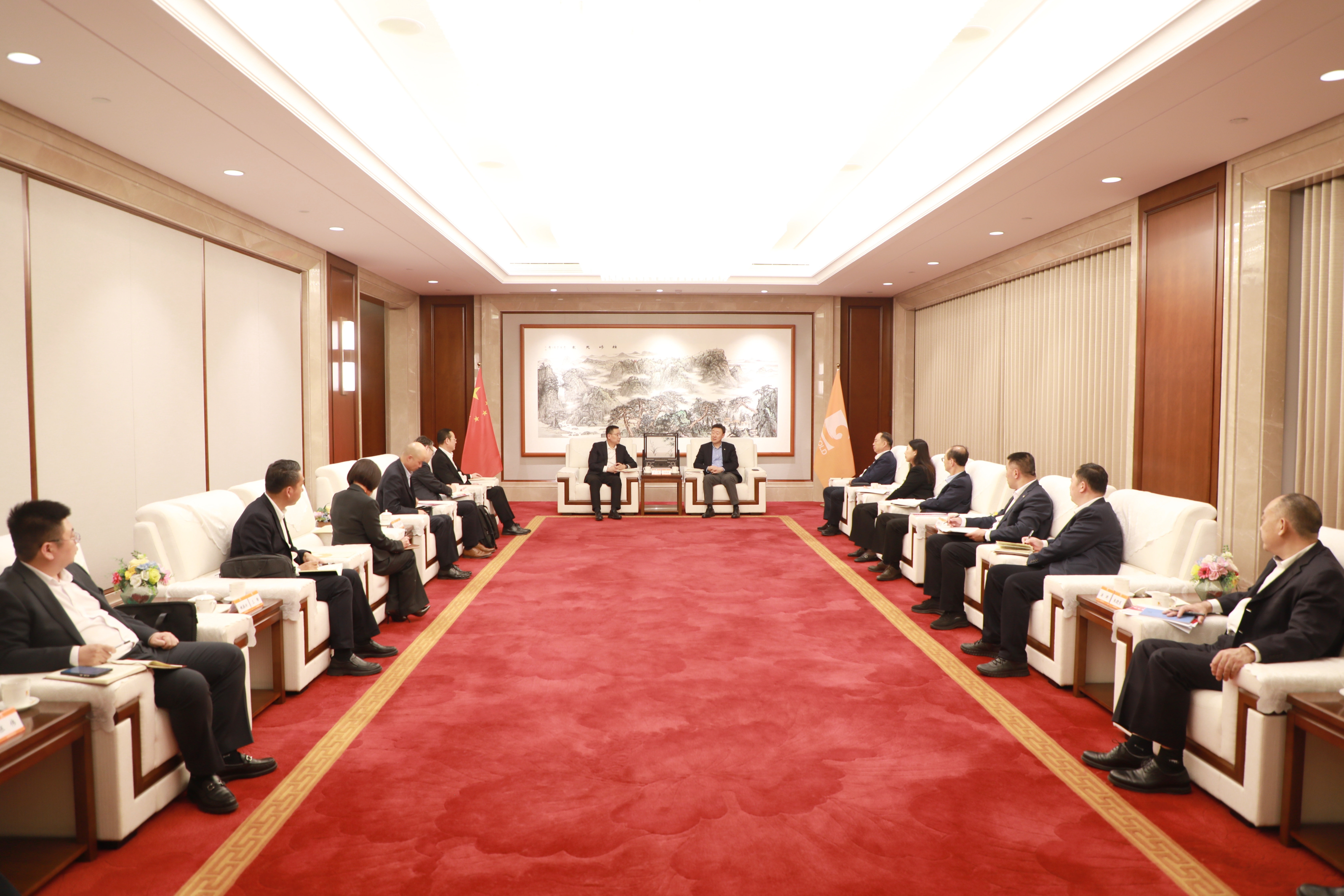 张晓；峒泄吮Ｊ傧展镜澄、、副总裁巴音一行