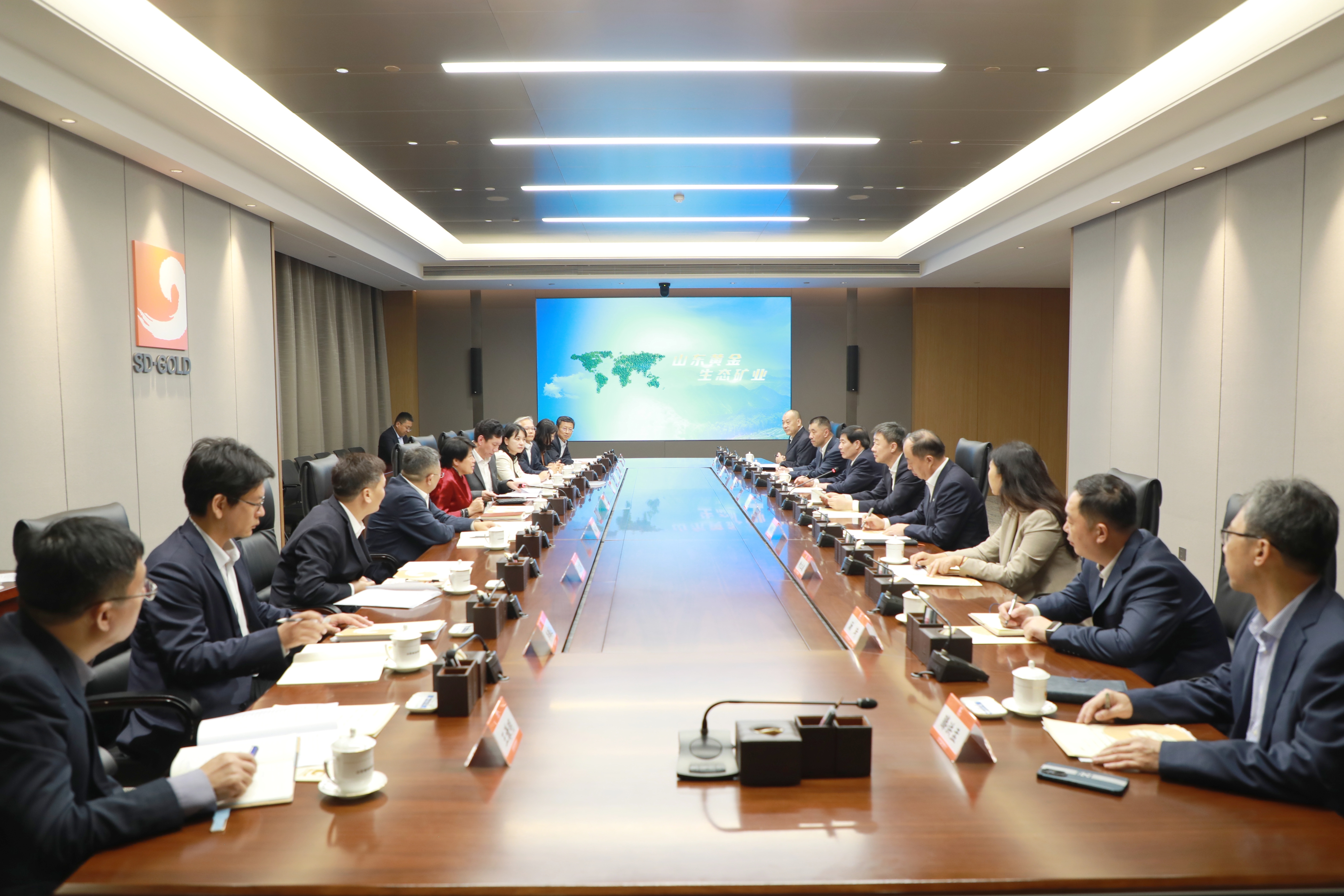 张晓；峒泄ㄉ枰械澄、、、副行长韩静一行